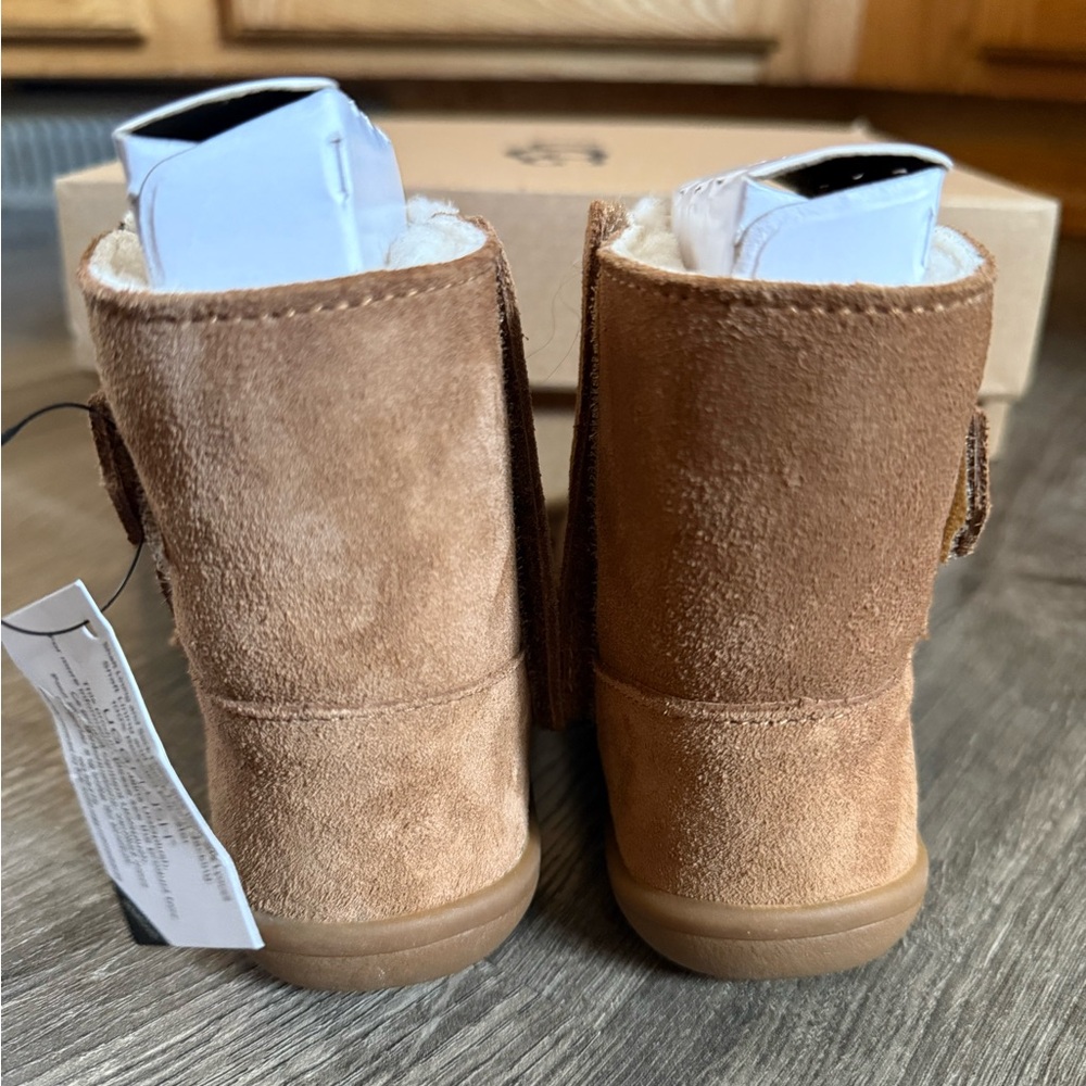 UGG Toddler Girl Brown Keelan Boots - Picture 3 of 9